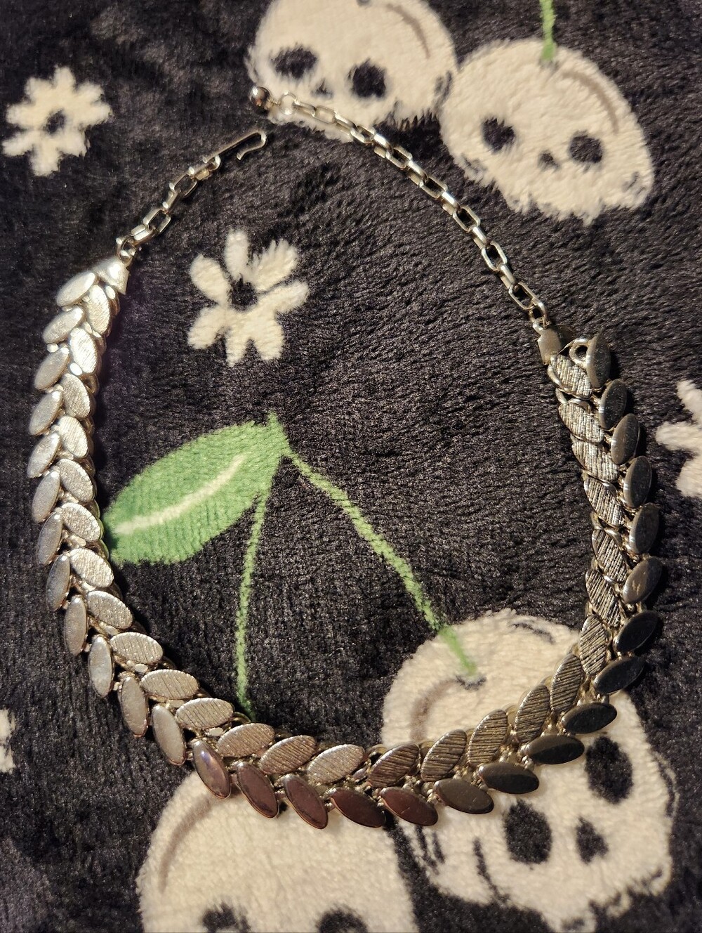 Silver Leaf-Style Women's Statement Necklace